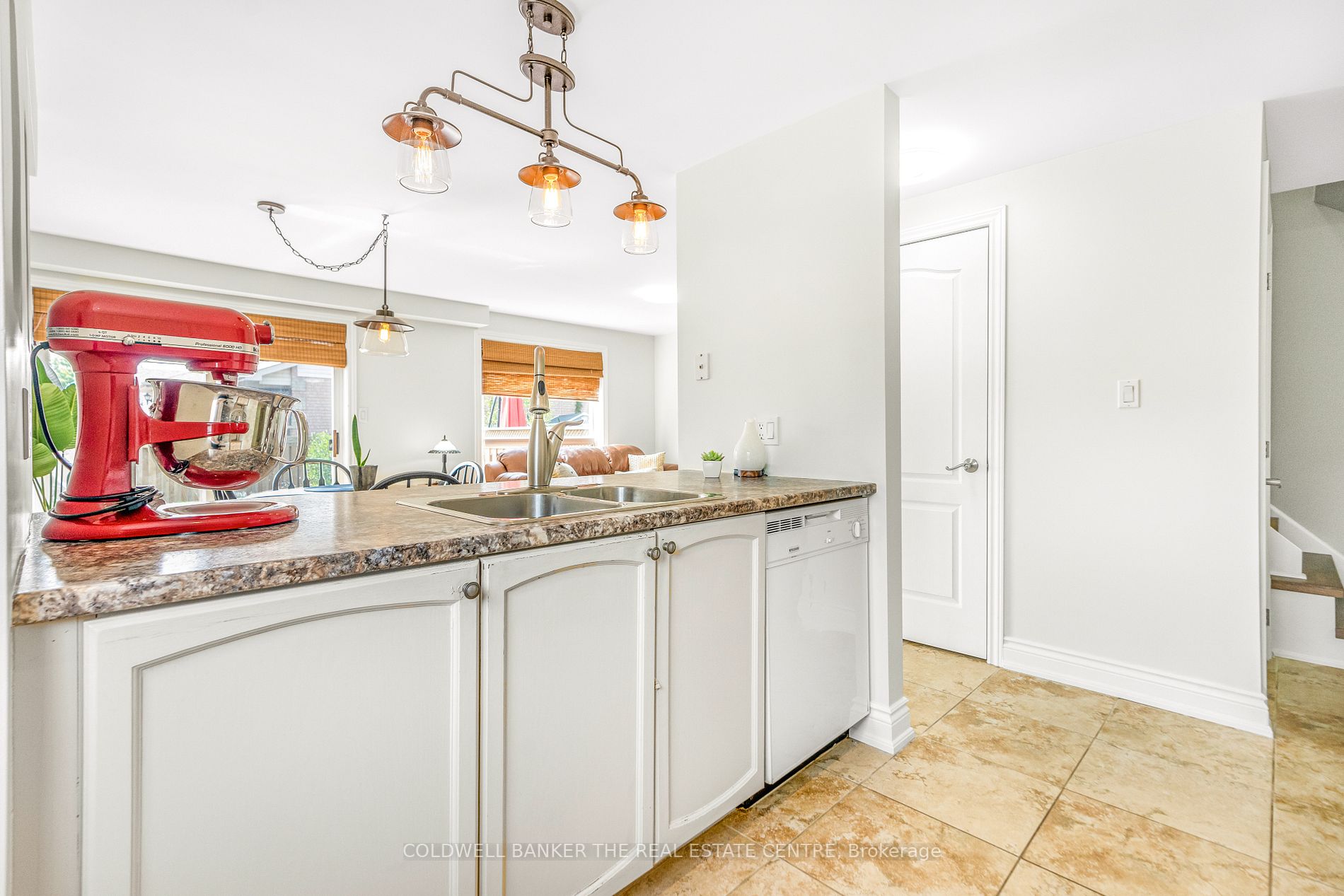 20 Silver Maple Crescent