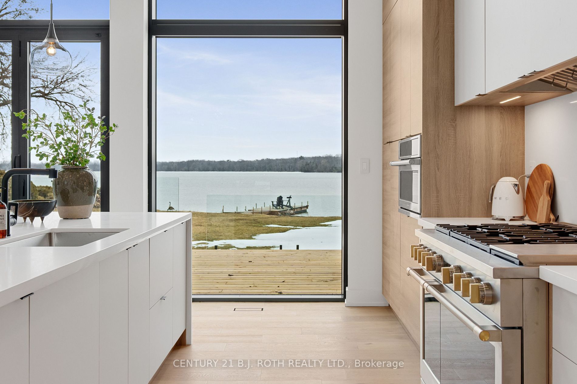 655 Glen Cres