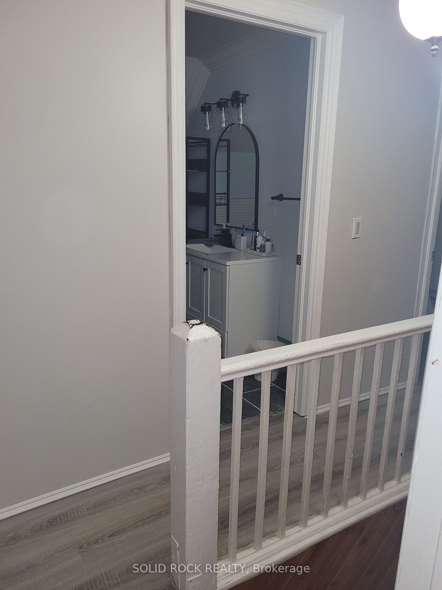 285 James St E