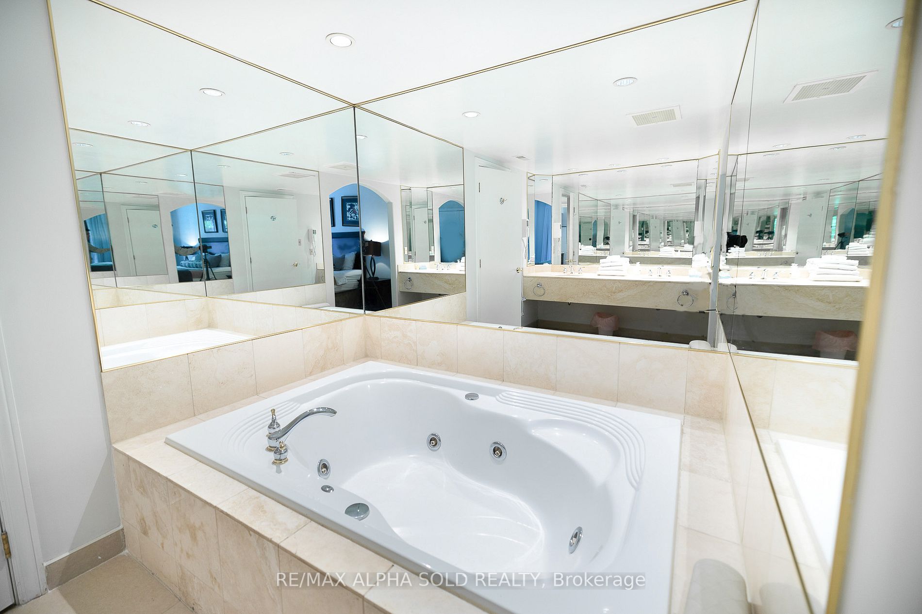 90 Highland Drive, #2266/67