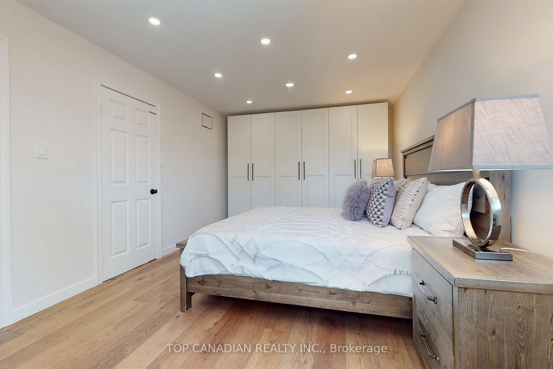 60 Taylor Dr