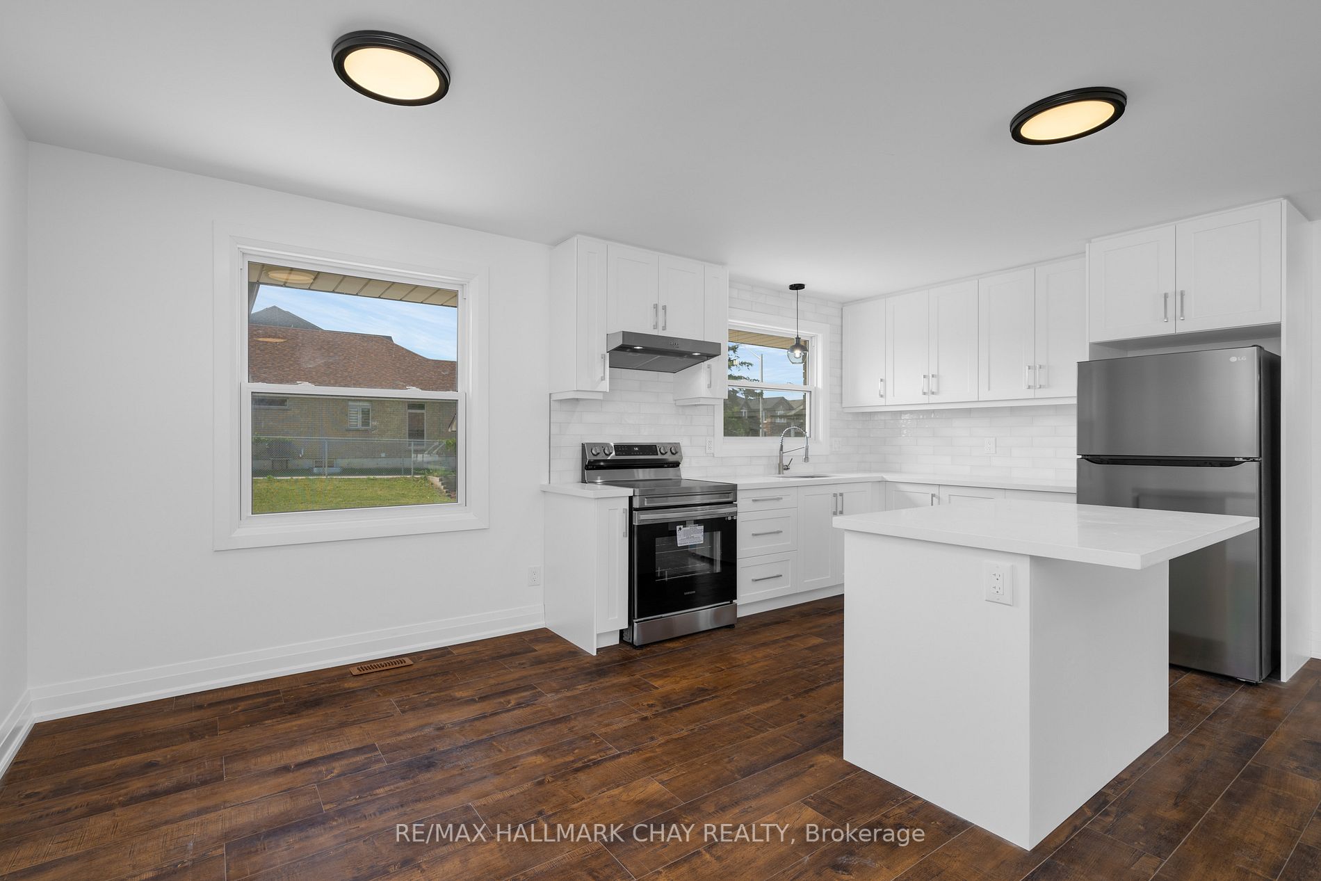 419 Mapleview Dr E