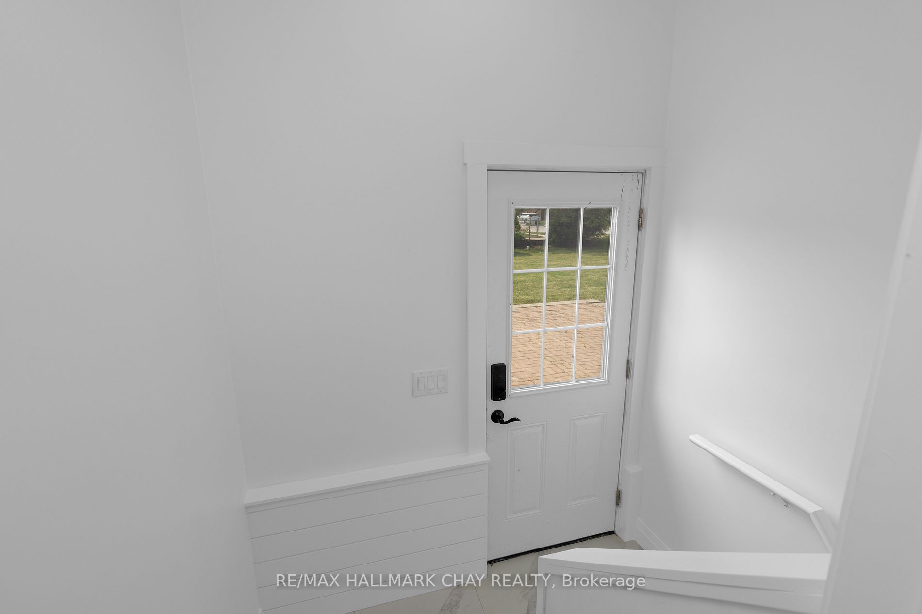 419 Mapleview Dr E