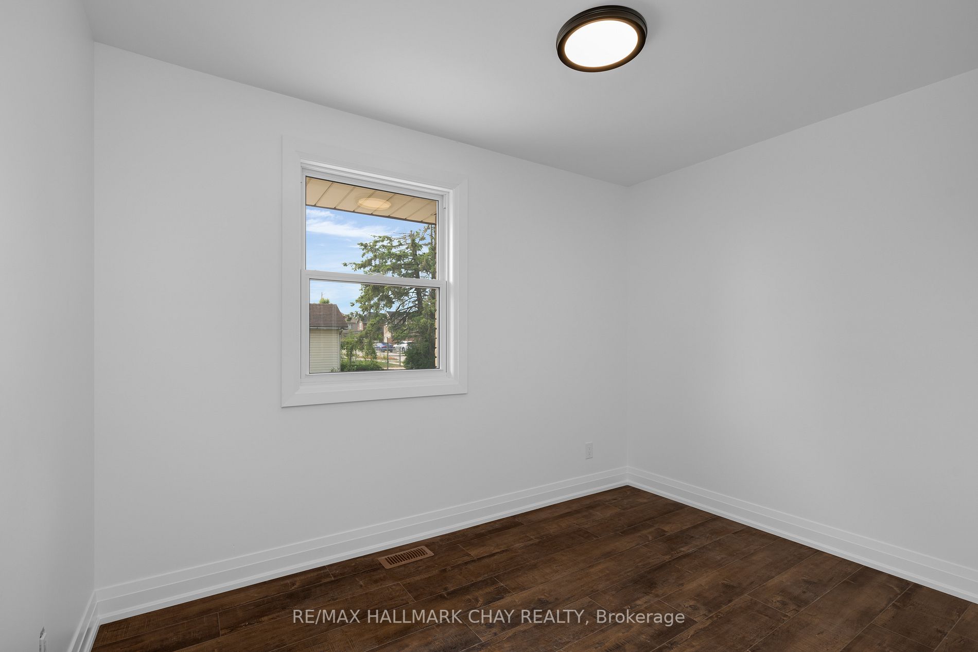 419 Mapleview Dr E