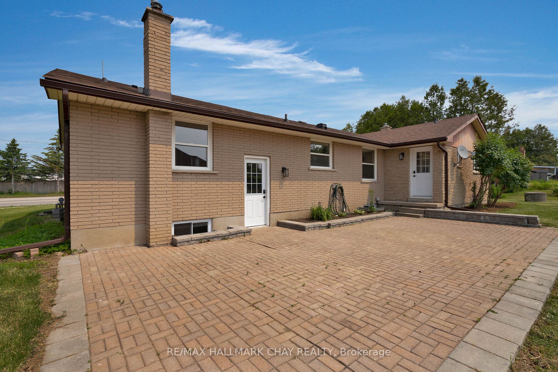 419 Mapleview Dr E