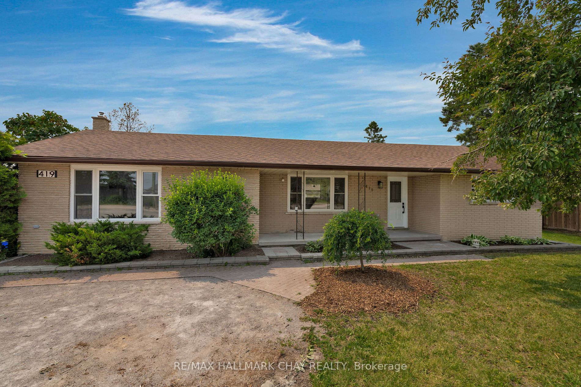 419 Mapleview Dr E