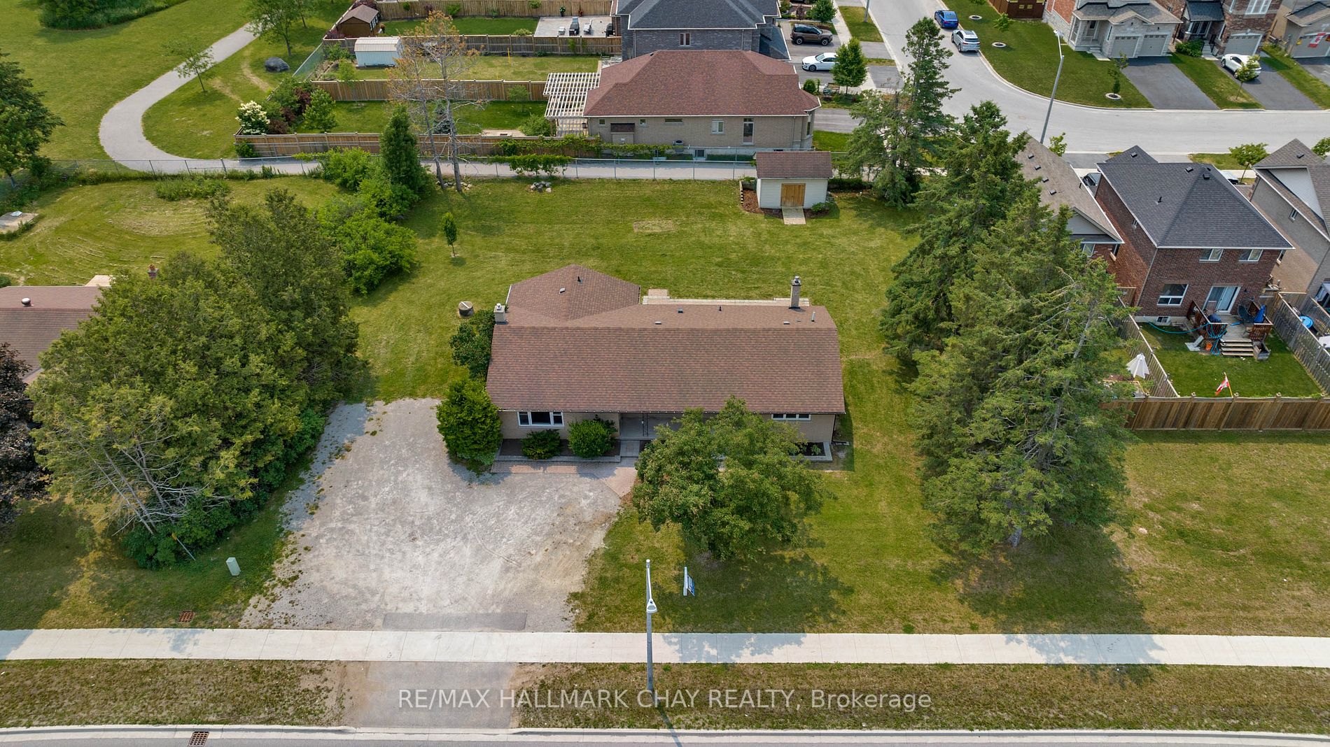 419 Mapleview Dr E