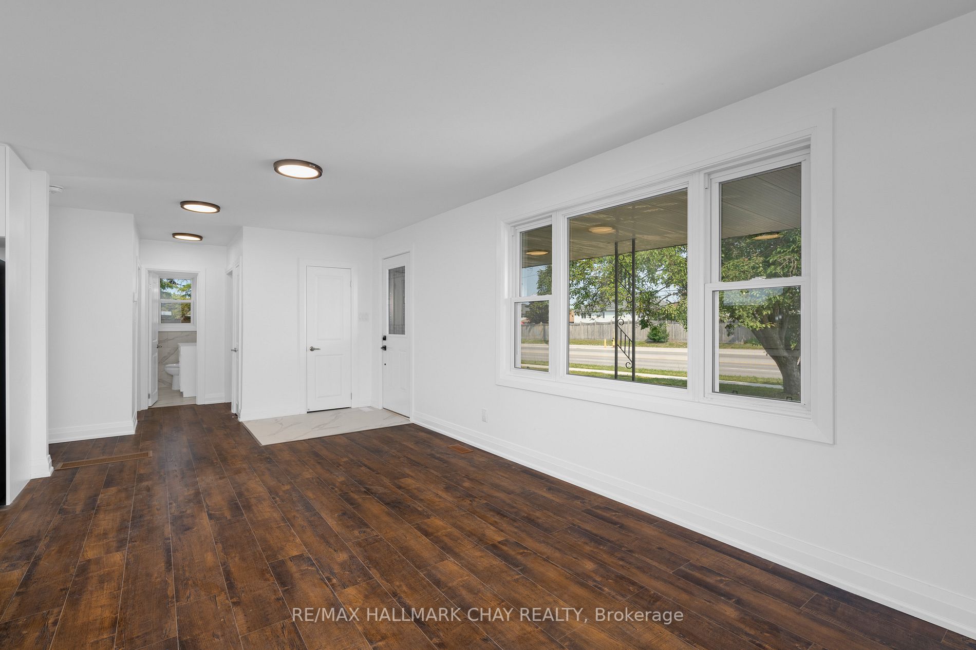 419 Mapleview Dr E