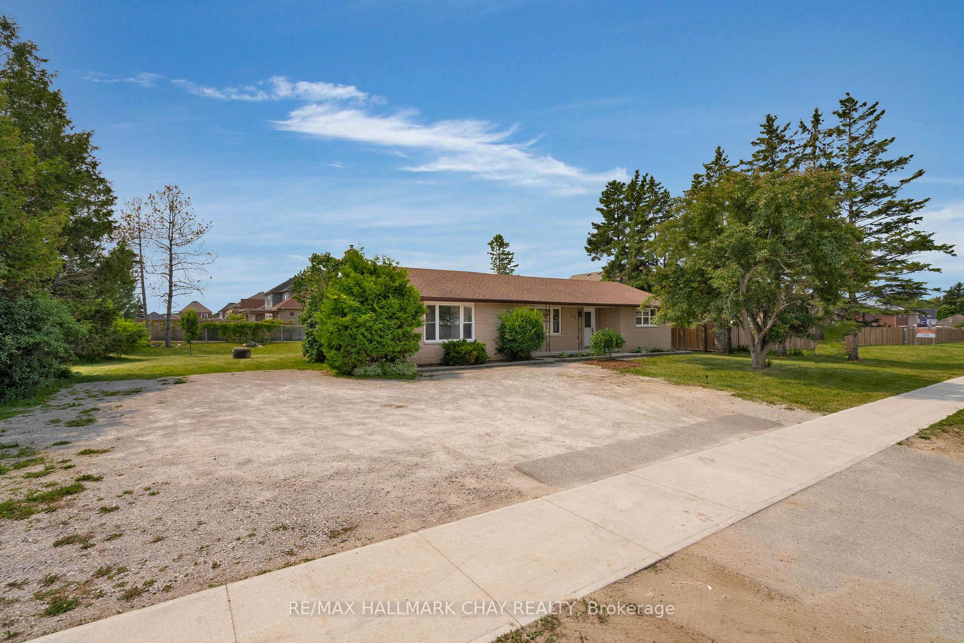 419 Mapleview Dr E