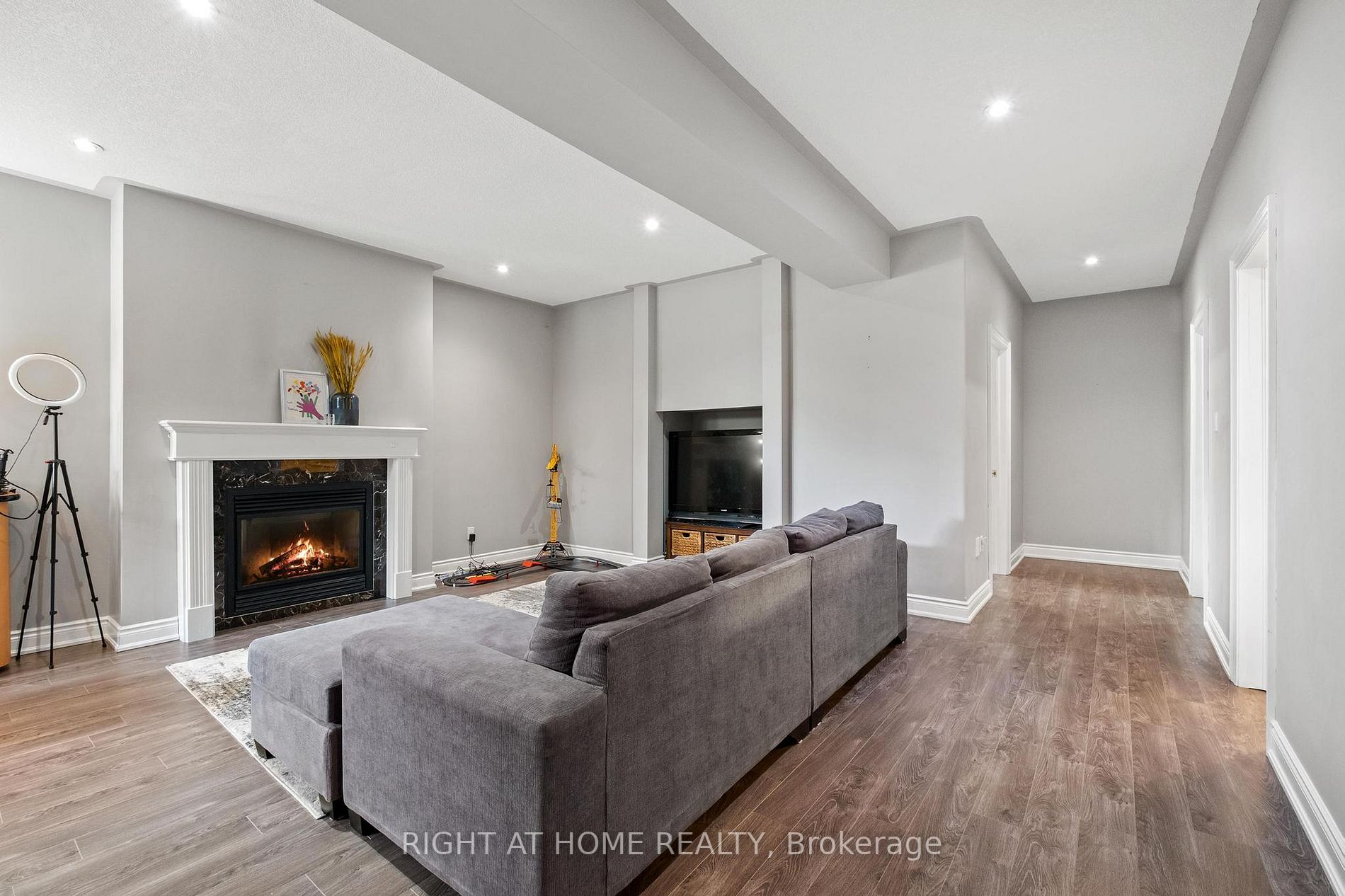 26 Empire Dr