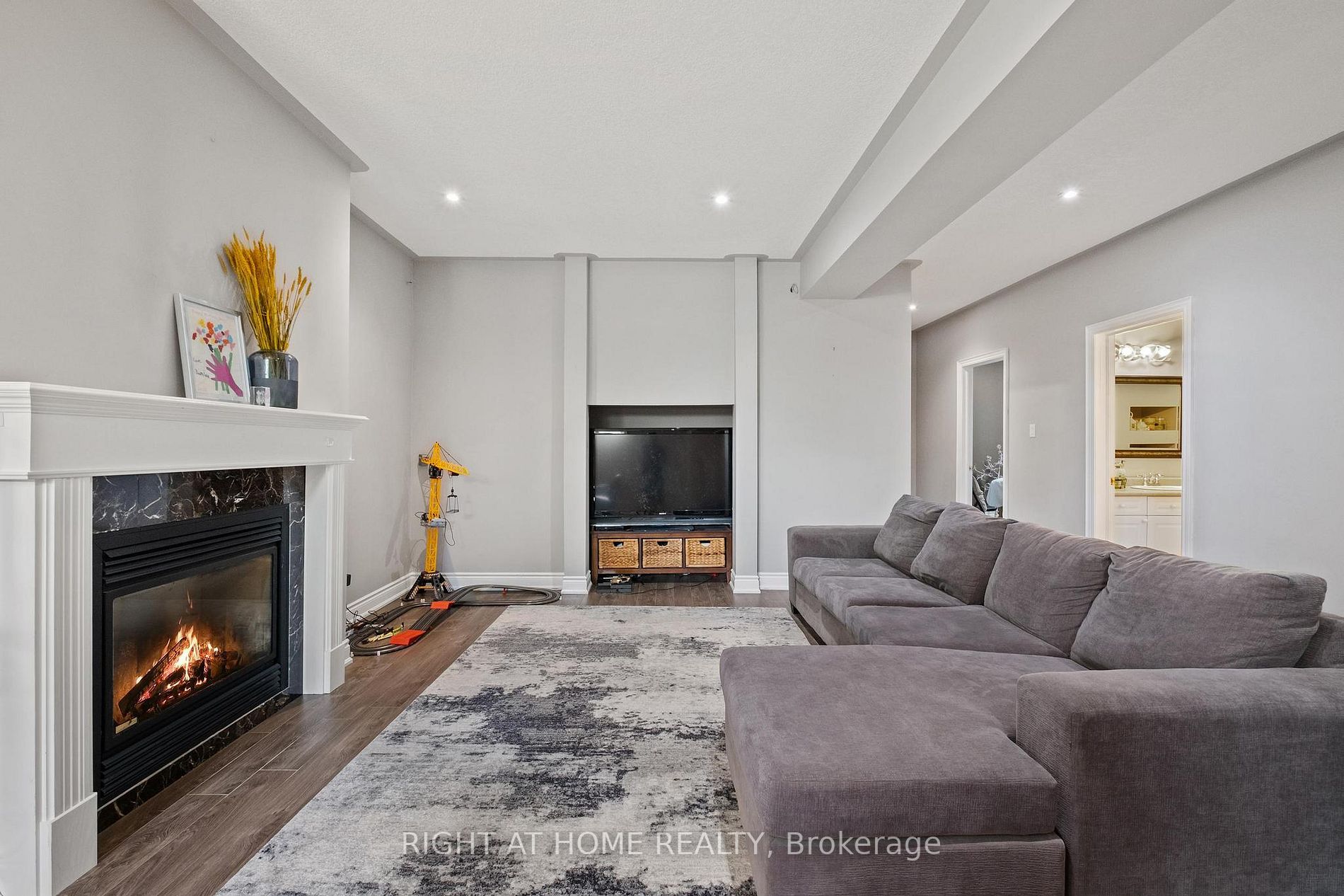 26 Empire Dr