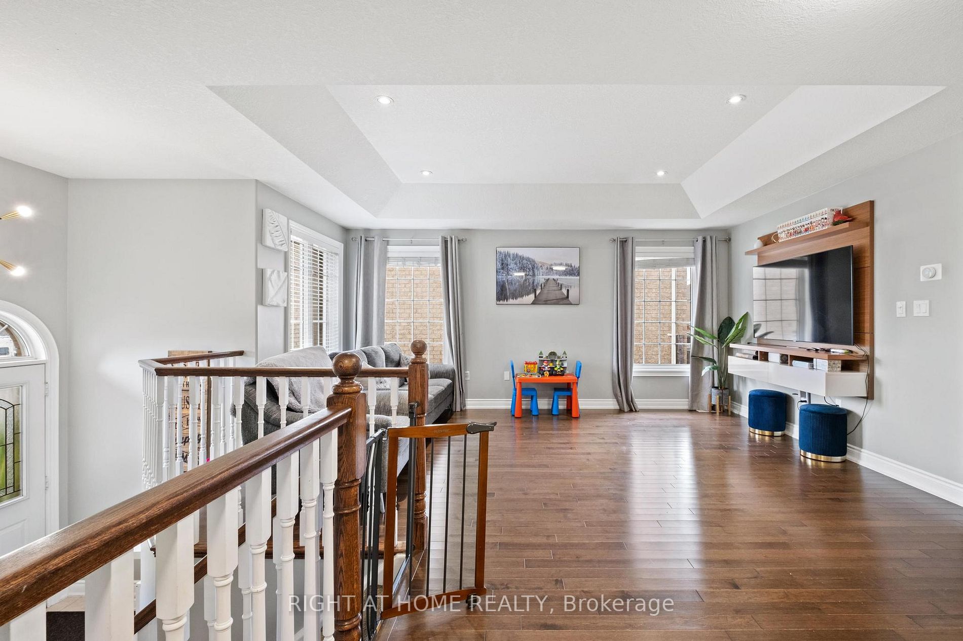 26 Empire Dr