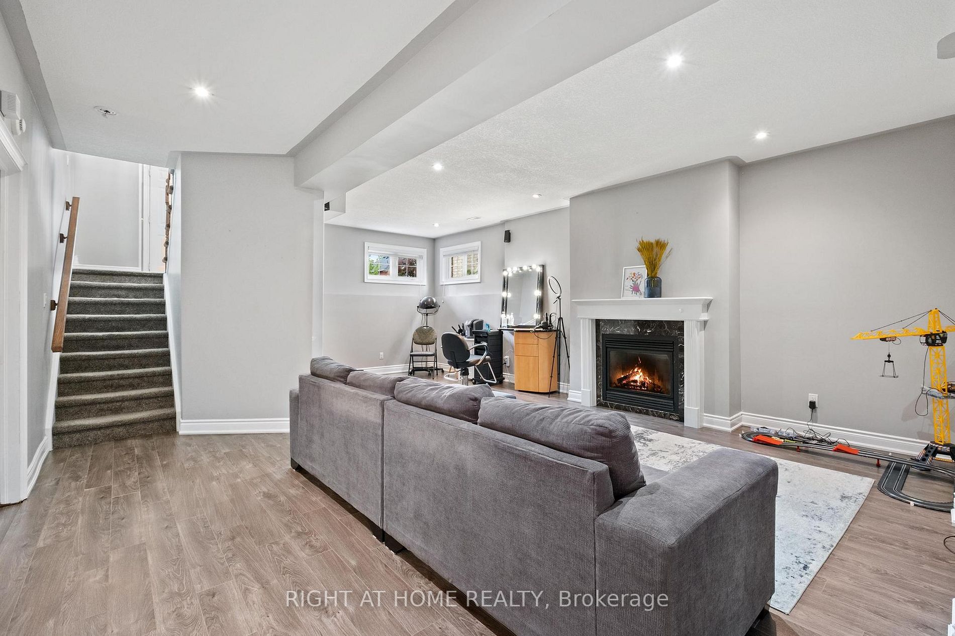 26 Empire Dr