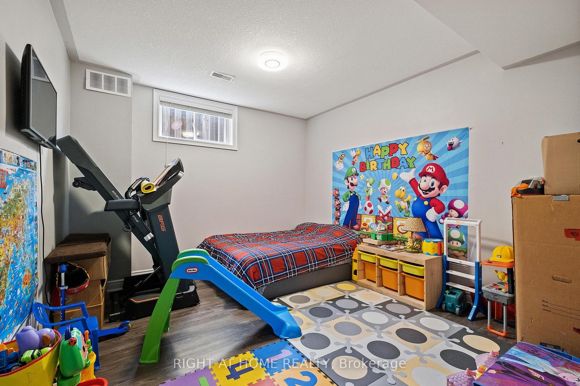 26 Empire Dr