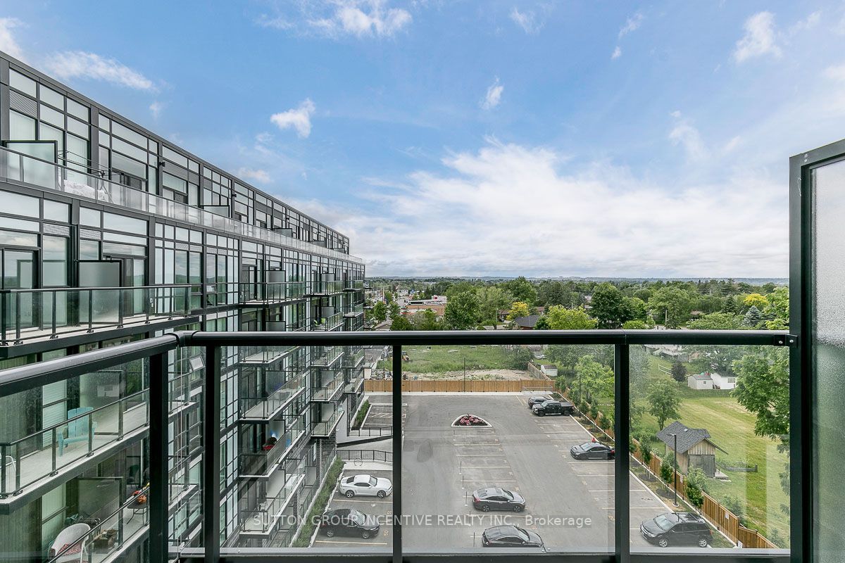 681 Yonge St, #602