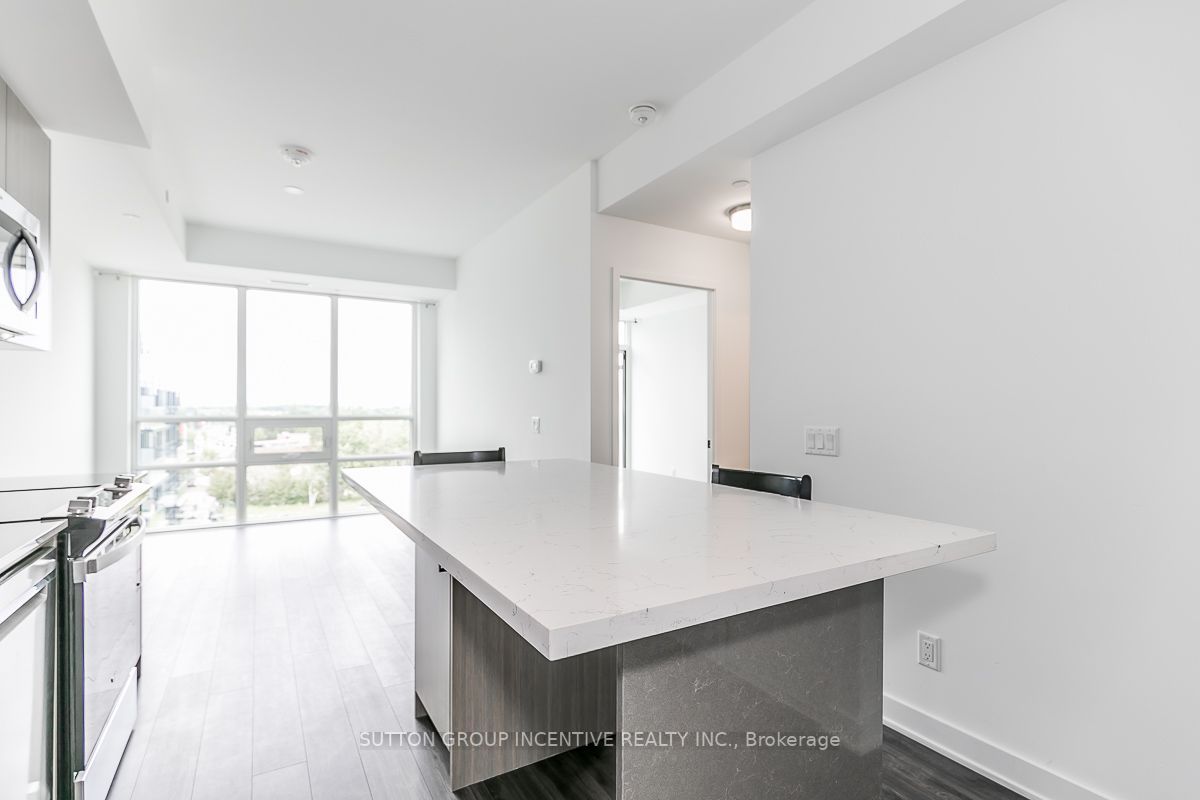 681 Yonge St, #602