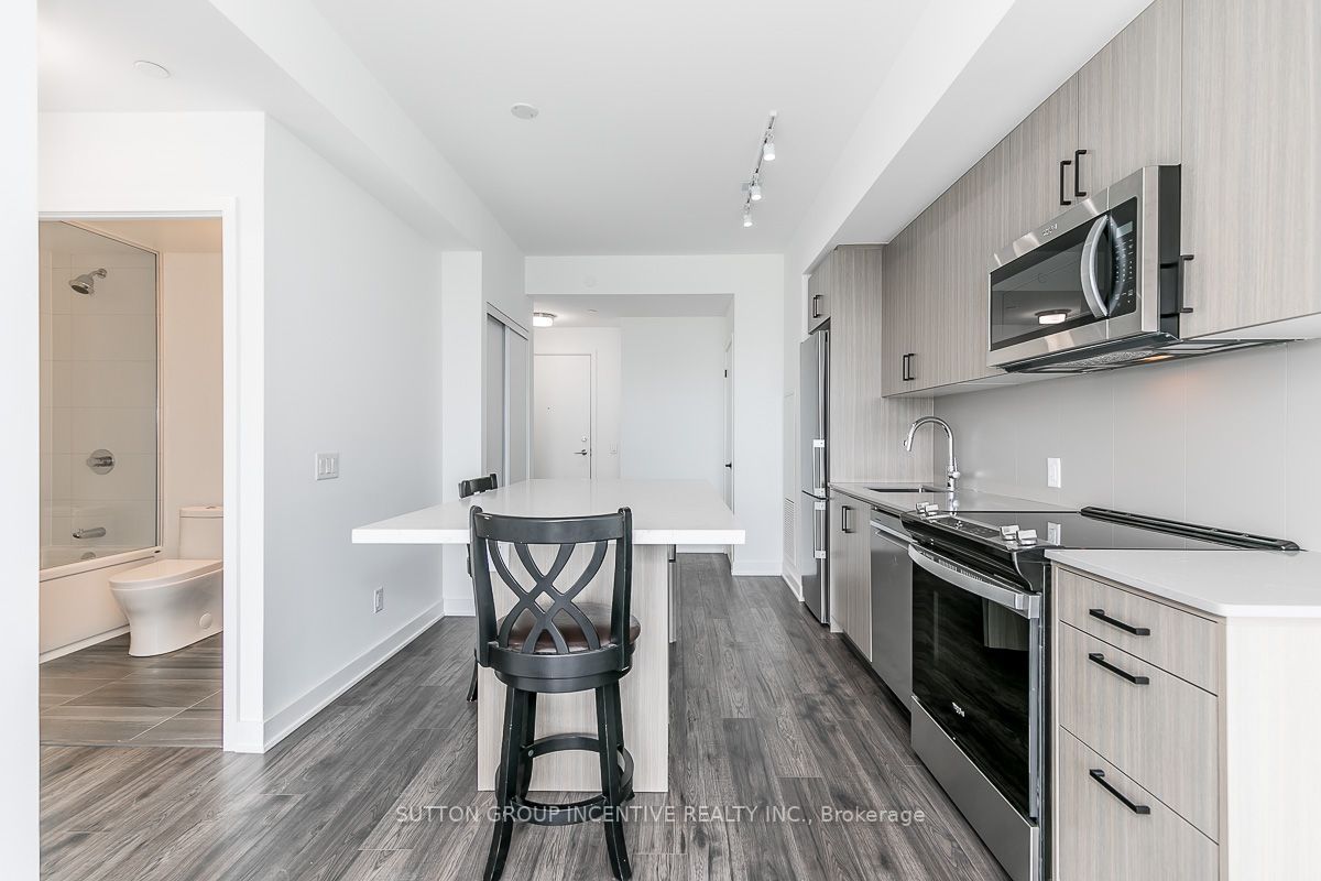 681 Yonge St, #602