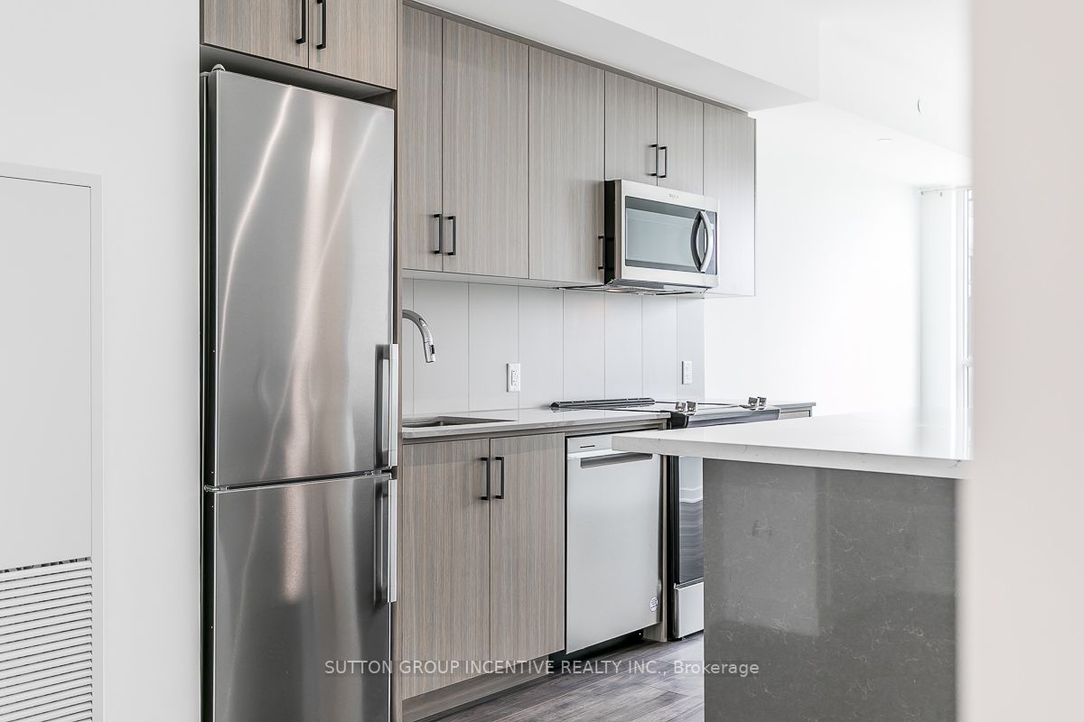 681 Yonge St, #602