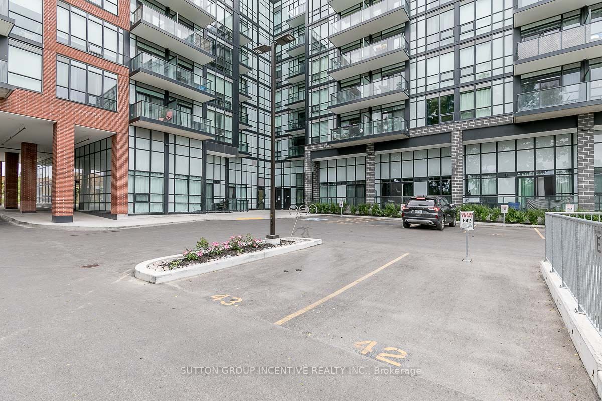 681 Yonge St, #602