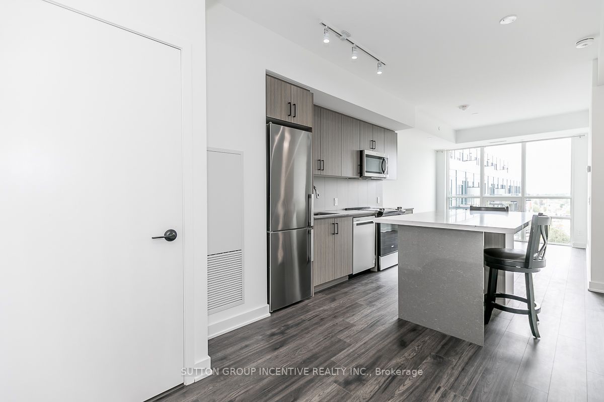 681 Yonge St, #602