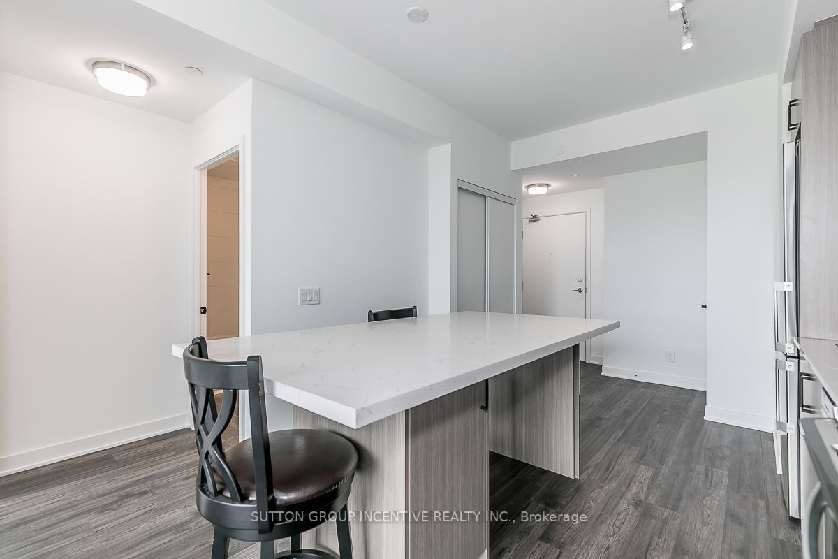 681 Yonge St, #602