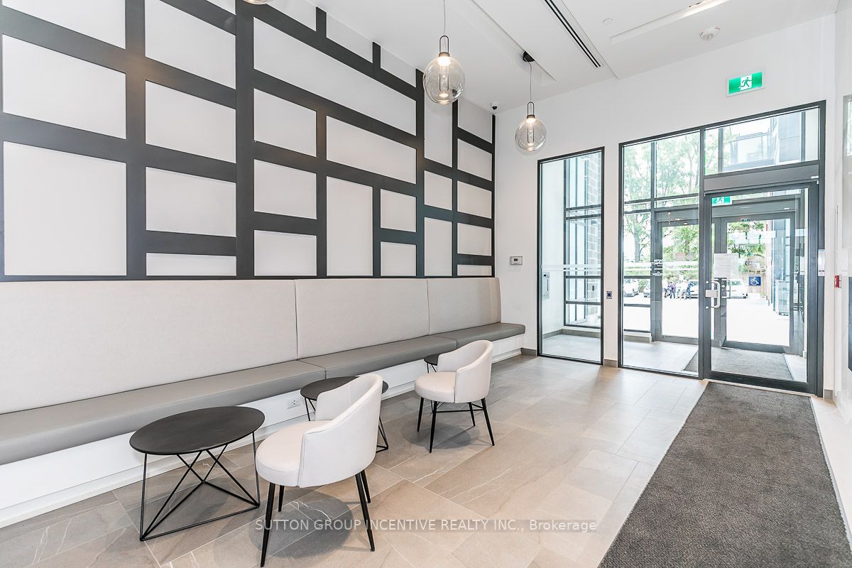 681 Yonge St, #602
