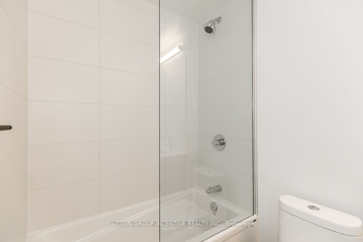 681 Yonge St, #602