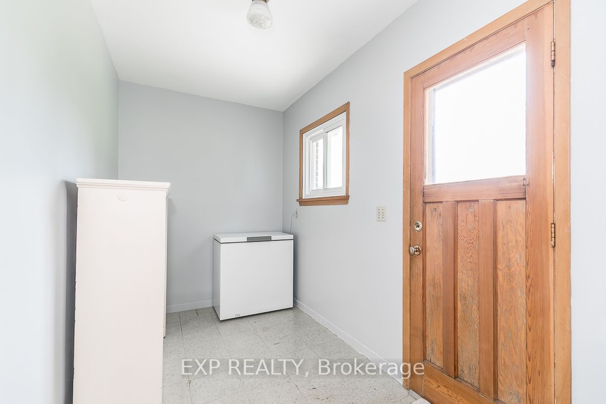255 Charles St