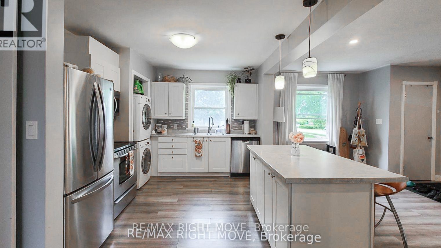 24 Borland St W