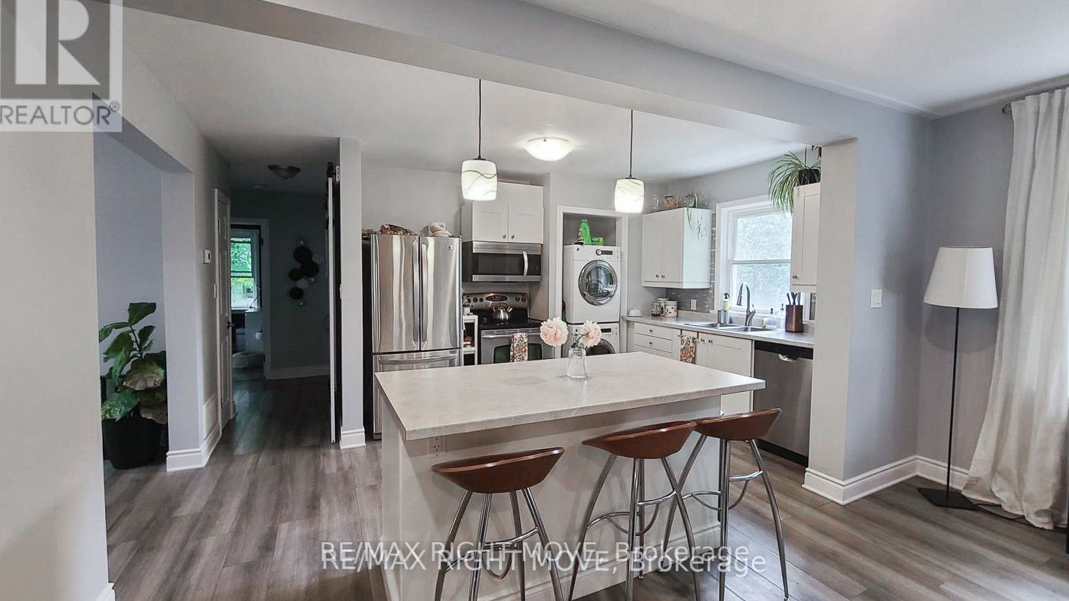 24 Borland St W