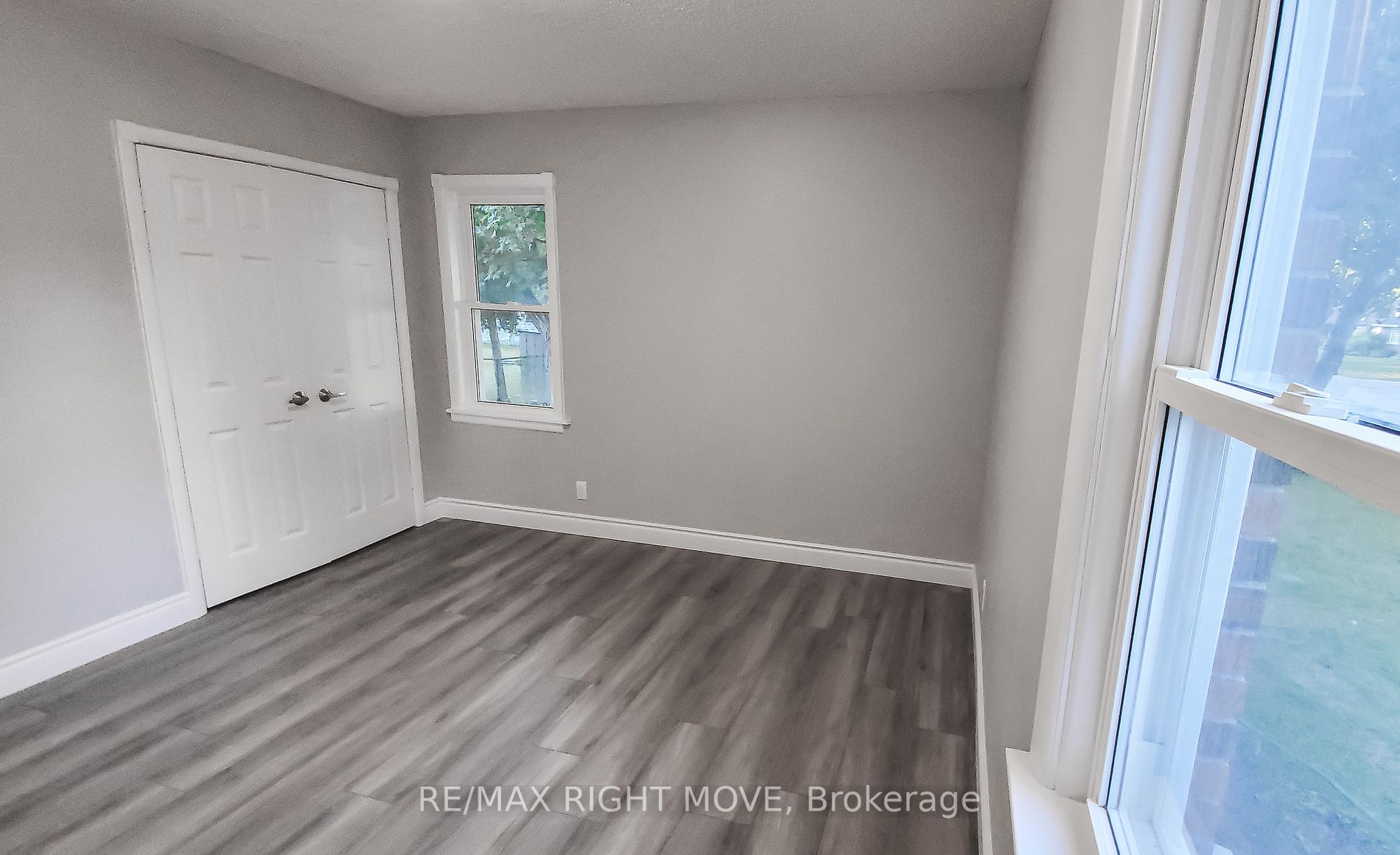 24 Borland St W