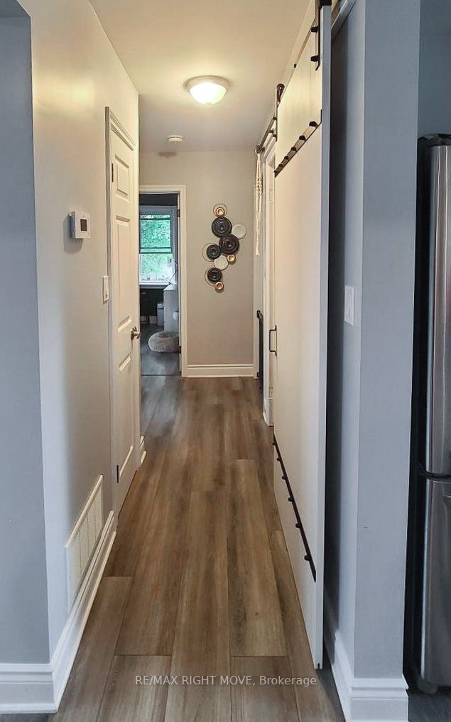 24 Borland St W