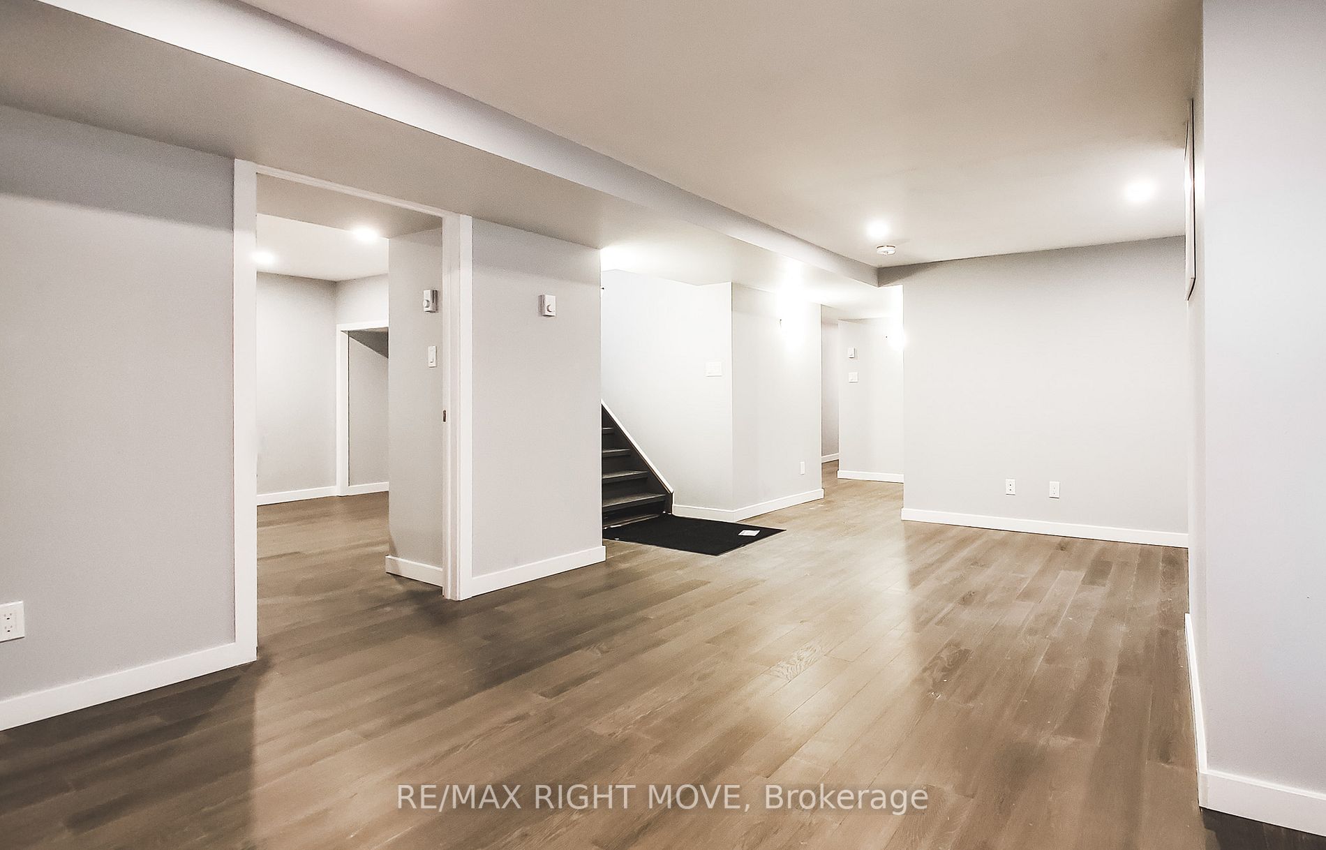 24 Borland St W