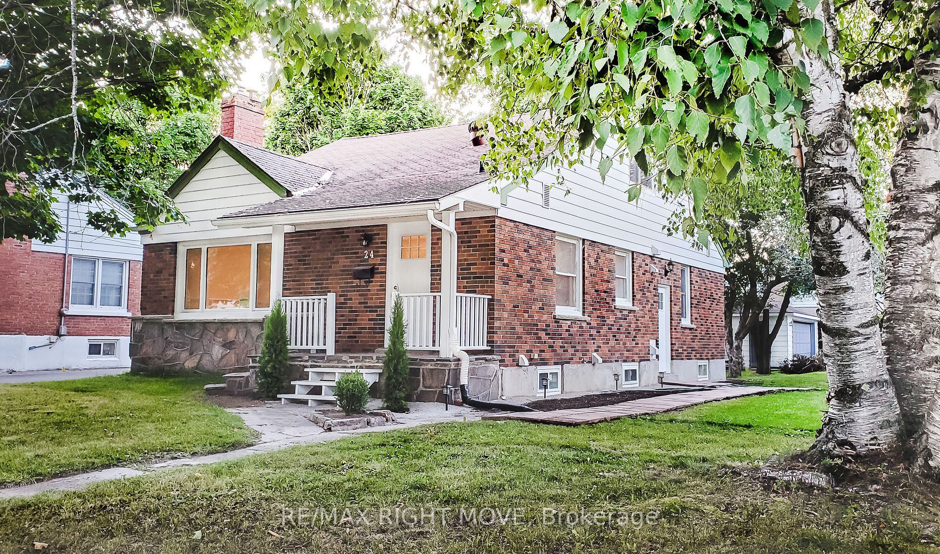 24 Borland St W