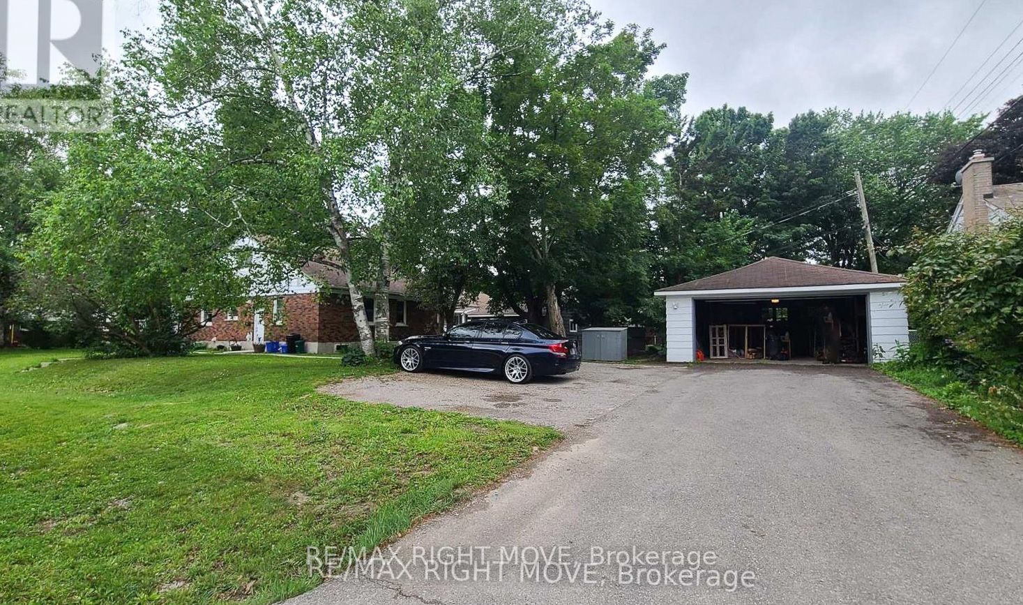 24 Borland St W