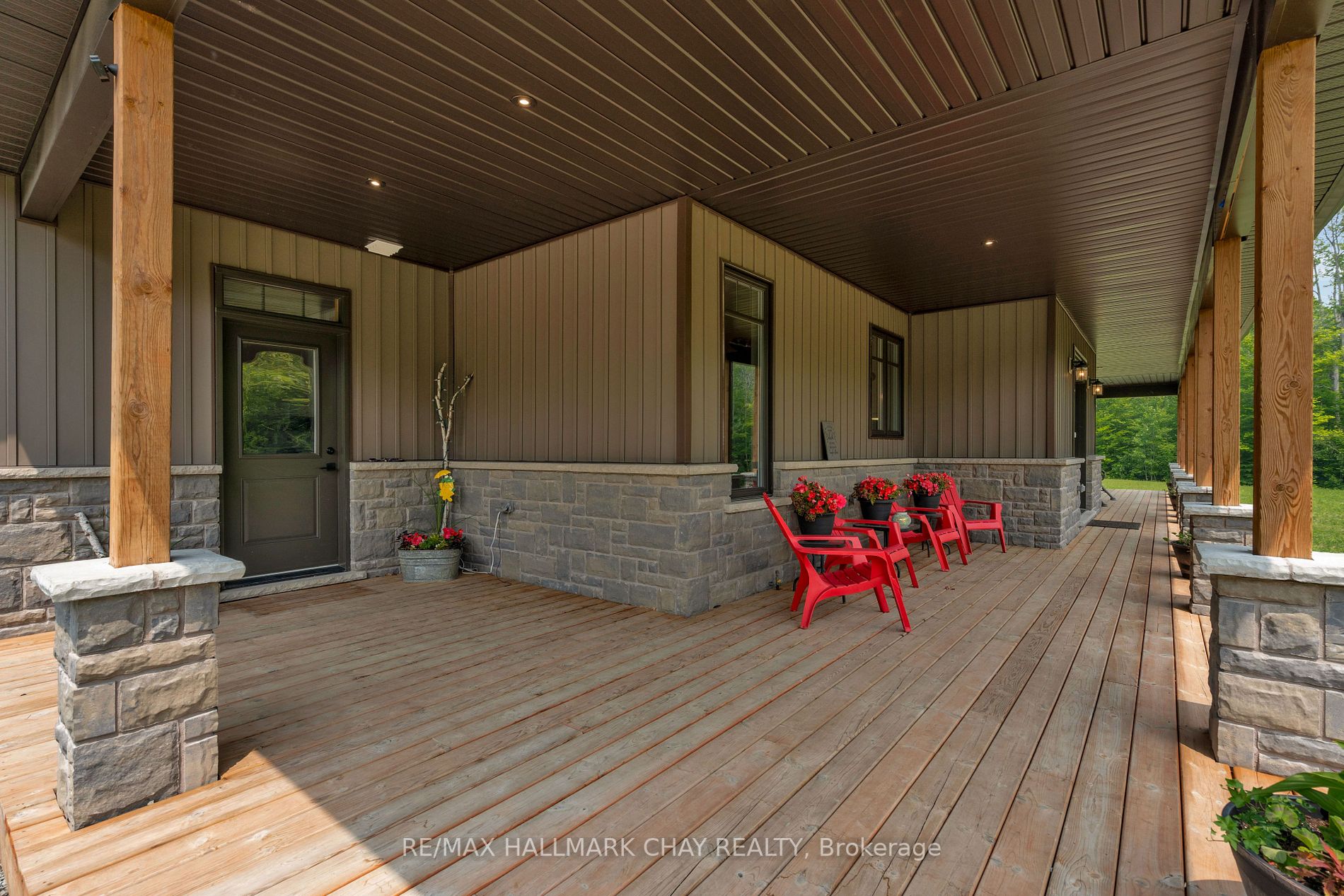 16 Whitetail Dr