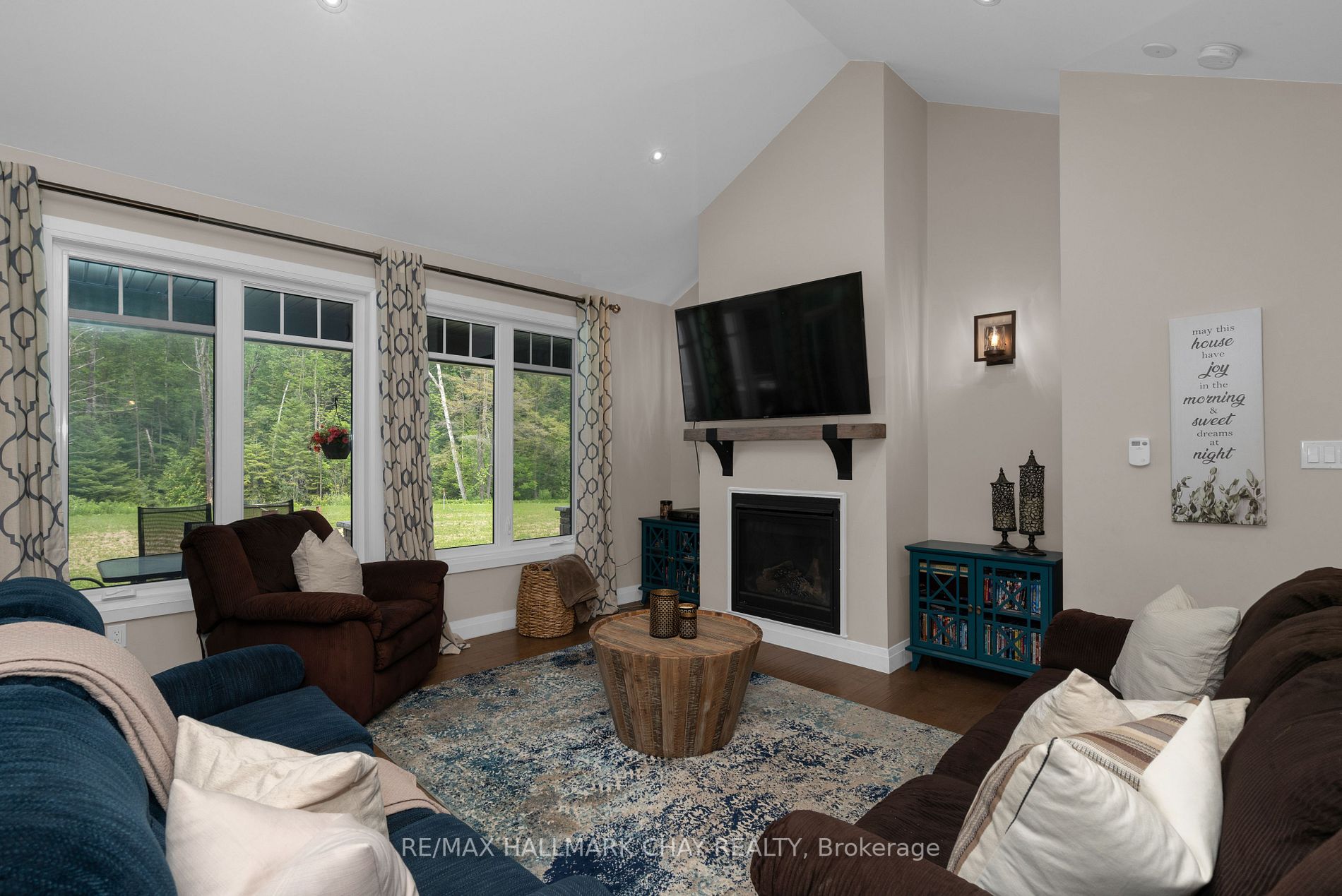 16 Whitetail Dr