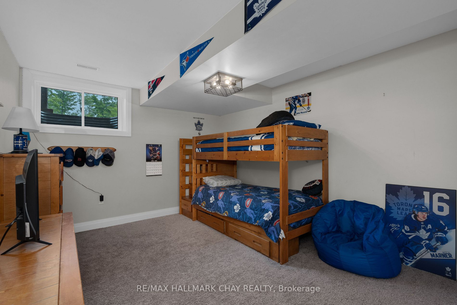 16 Whitetail Dr