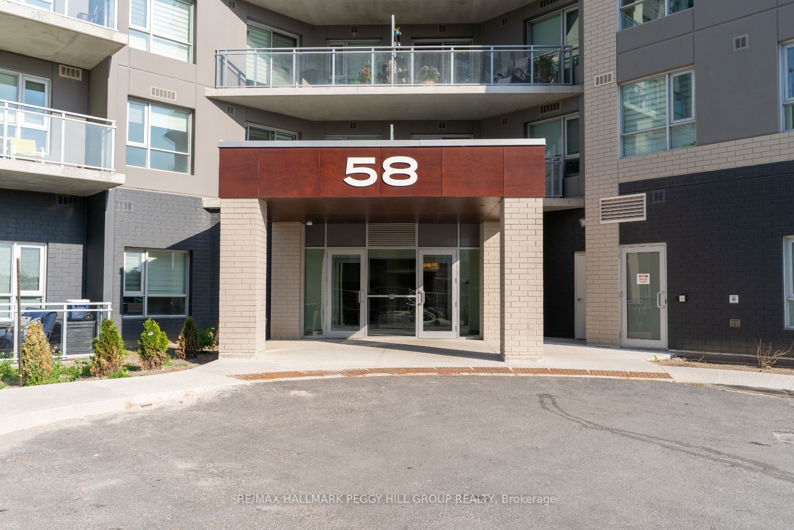 58 Lakeside Terr, #709