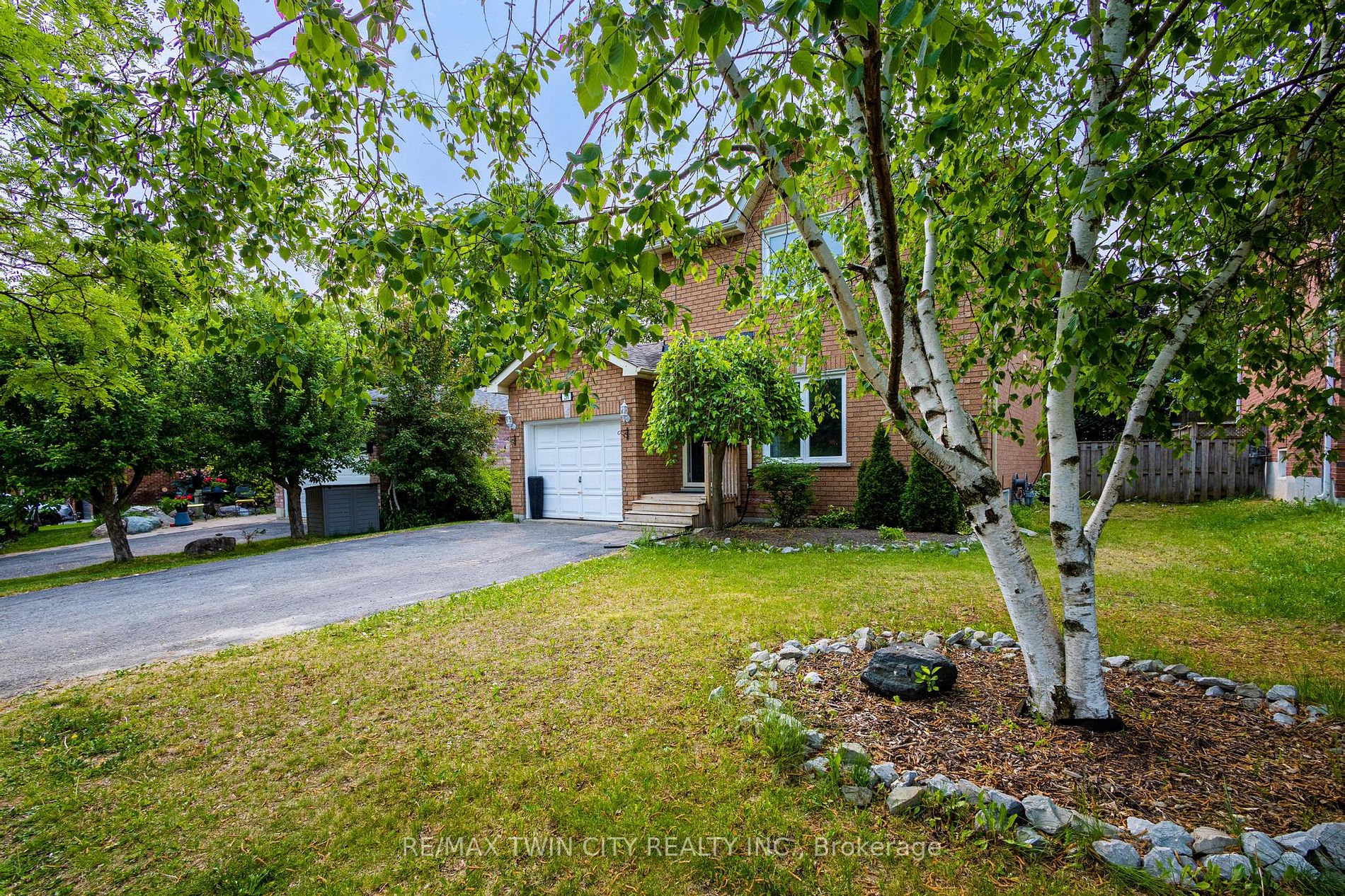 293 Livingstone St W