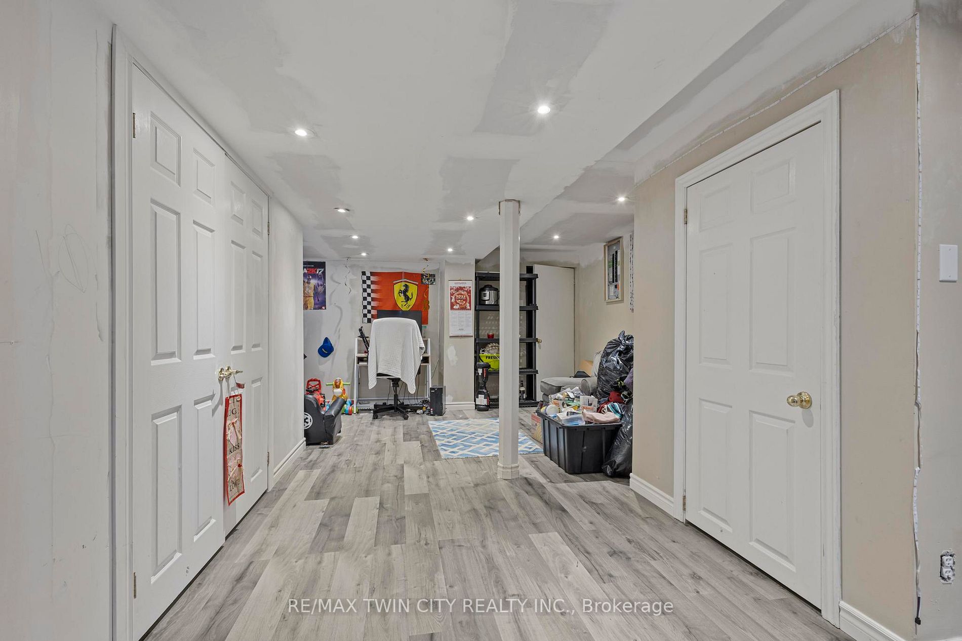 293 Livingstone St W
