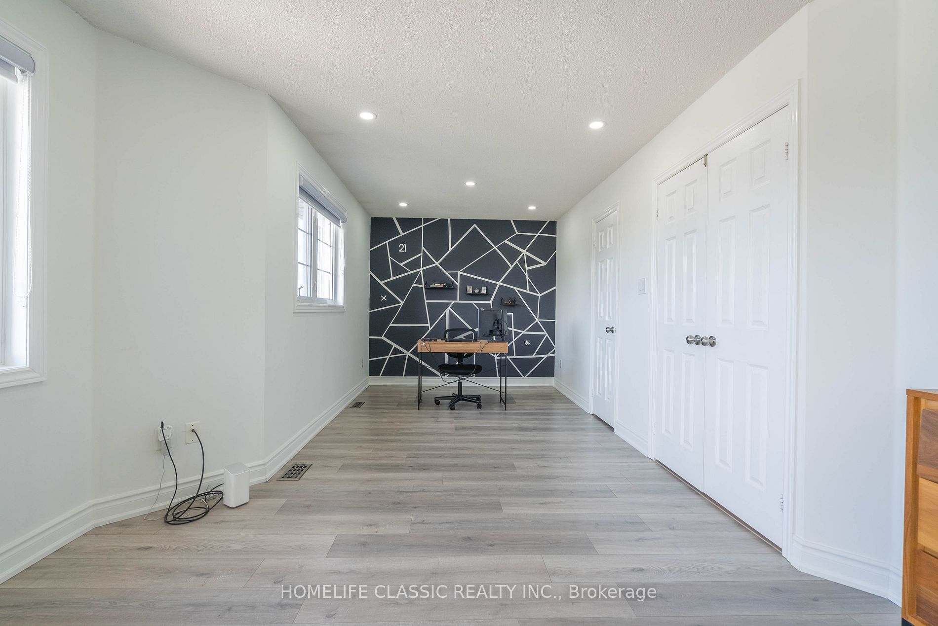 51 Hawkins Dr