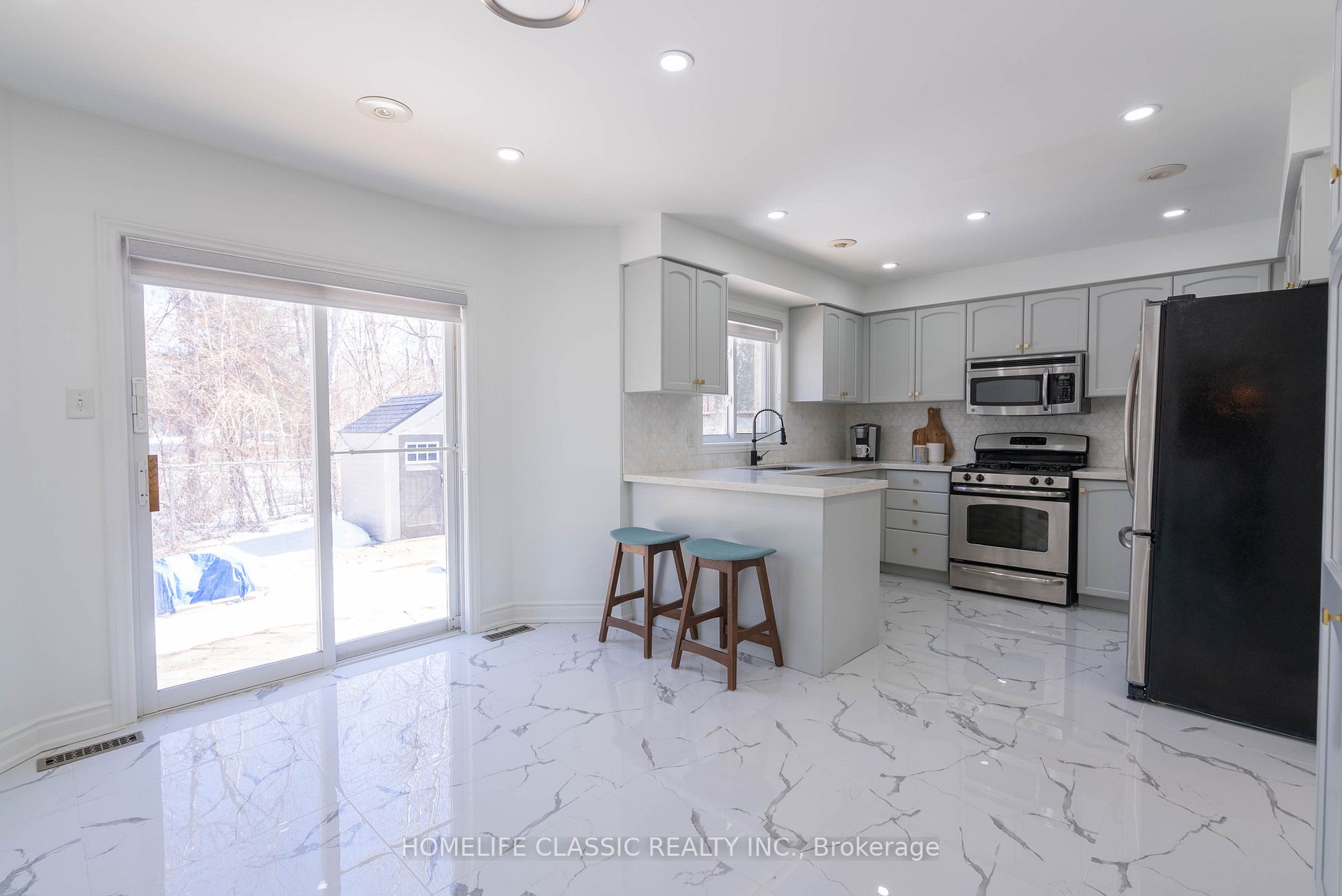51 Hawkins Dr
