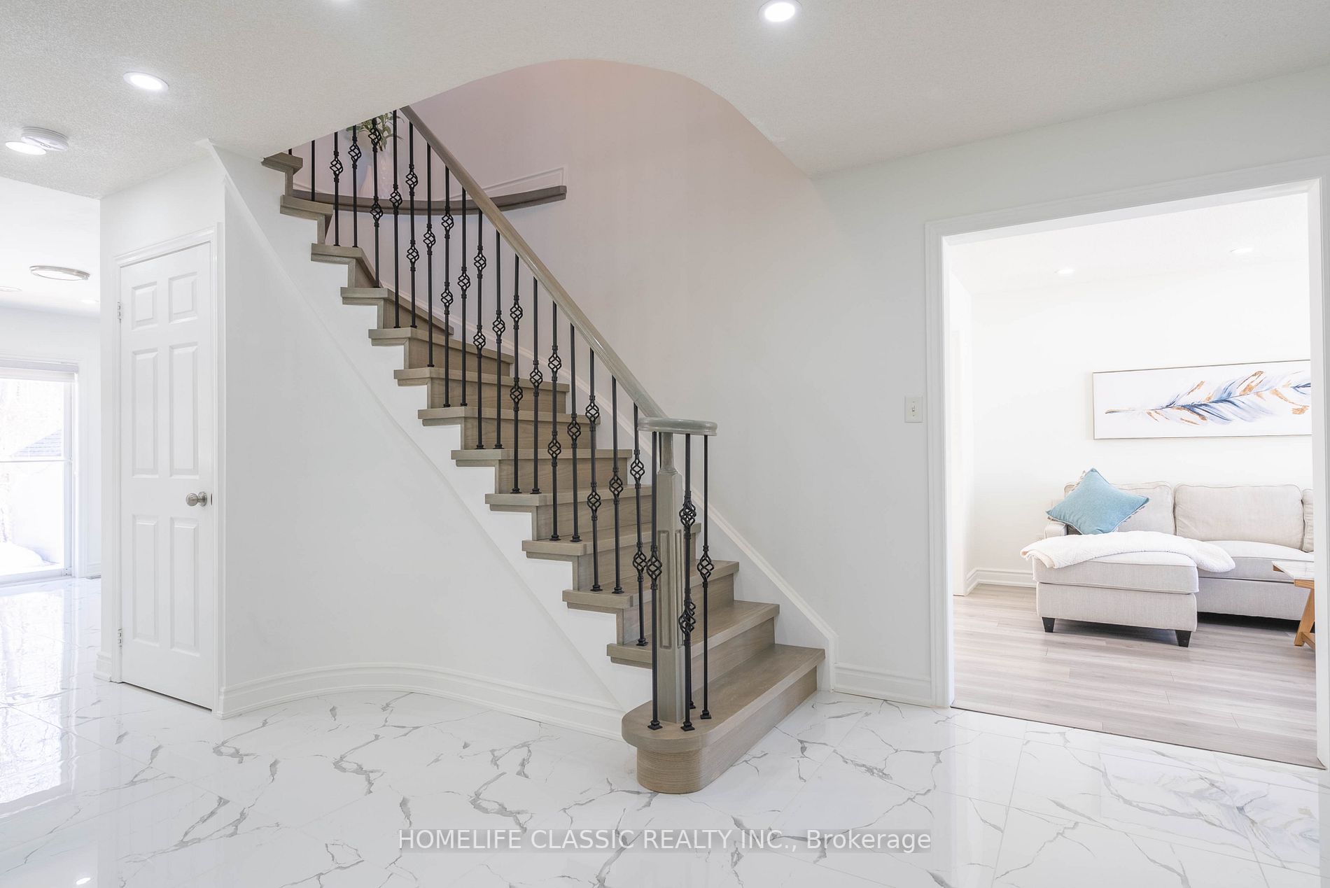 51 Hawkins Dr