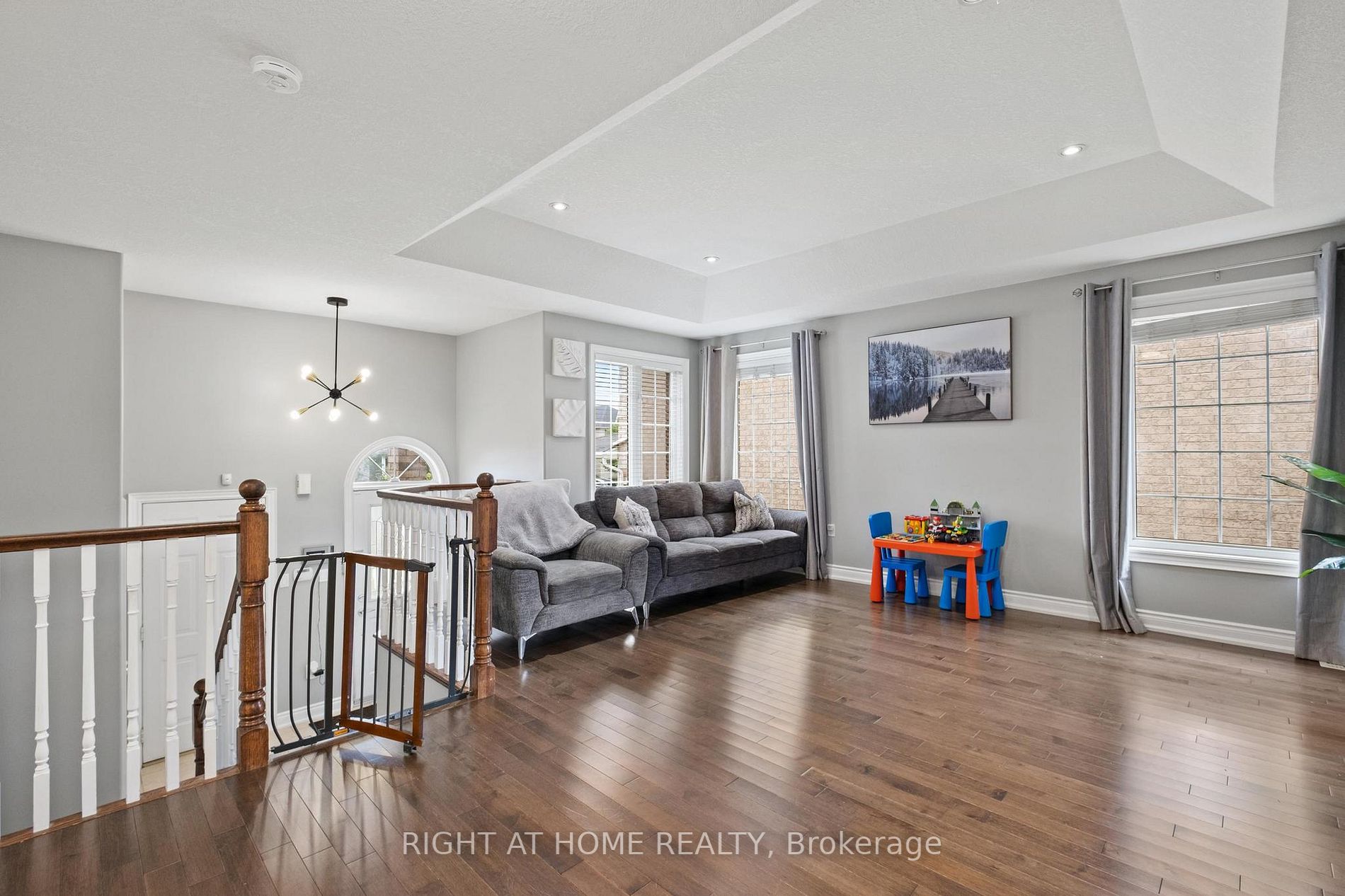 26 Empire Dr
