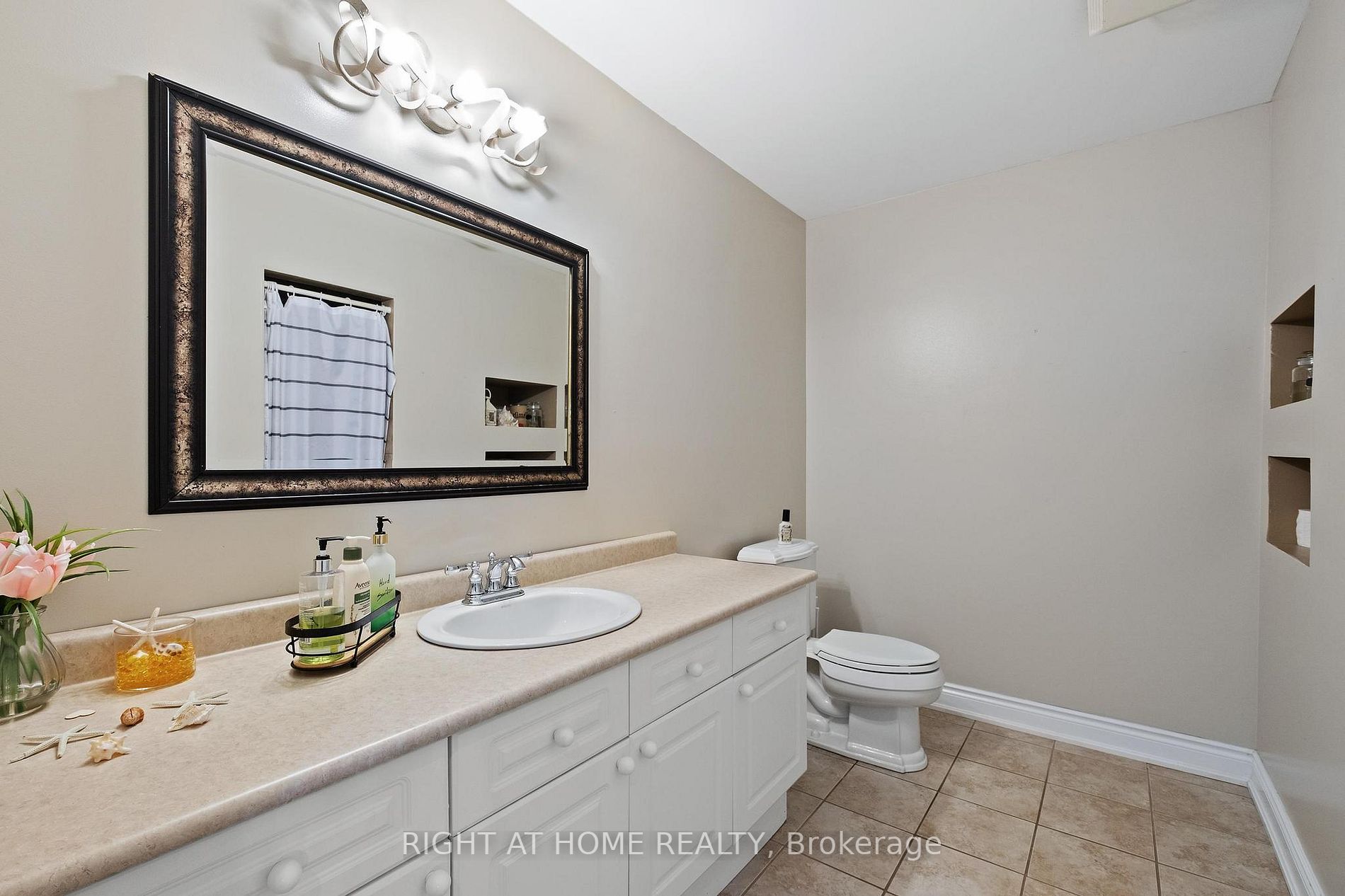 26 Empire Dr
