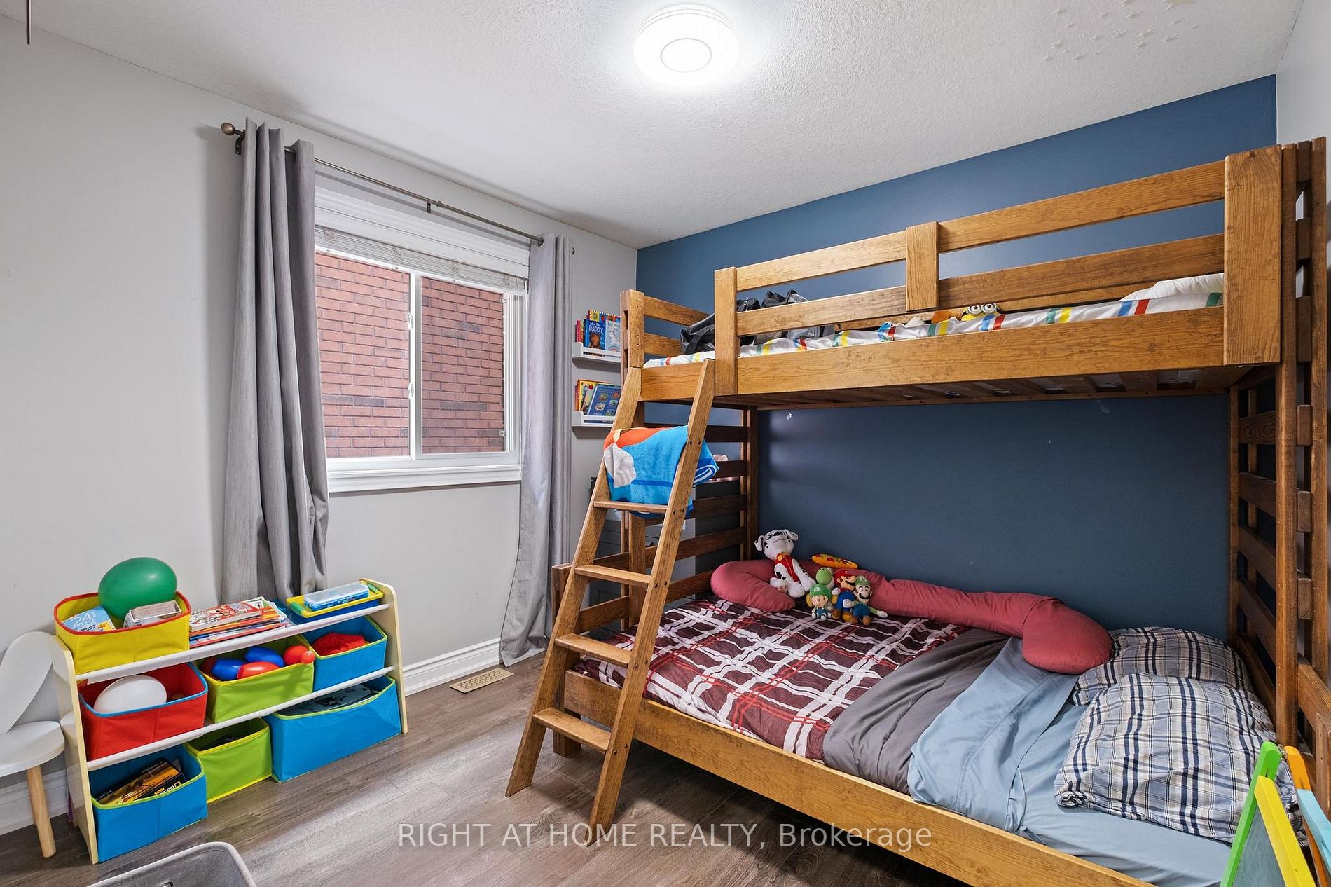 26 Empire Dr