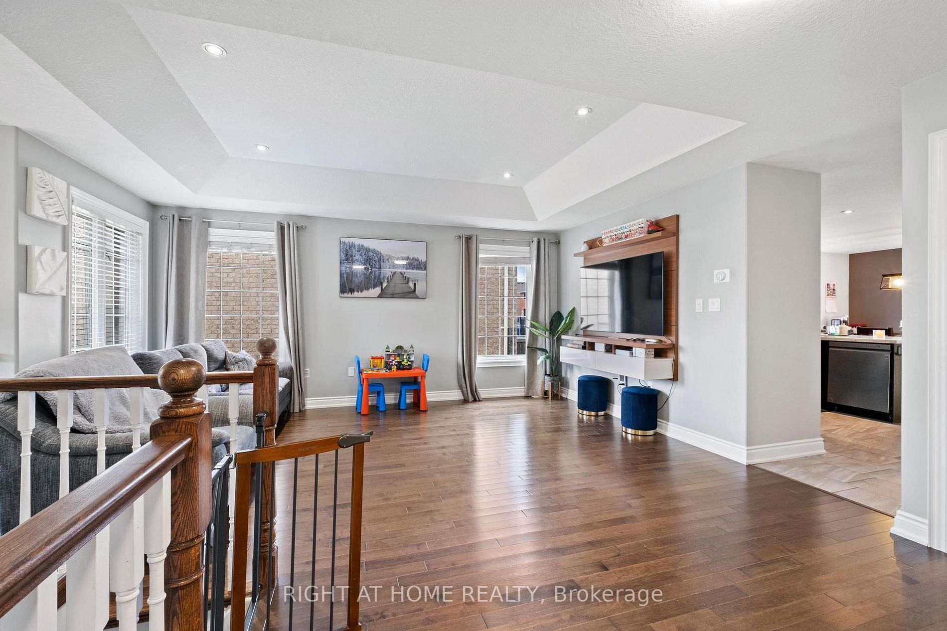 26 Empire Dr
