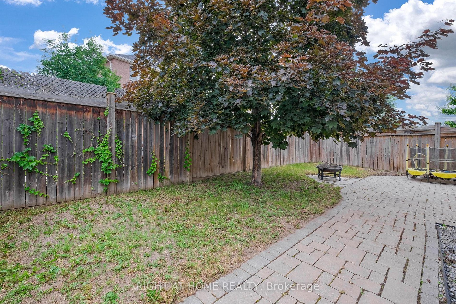 26 Empire Dr