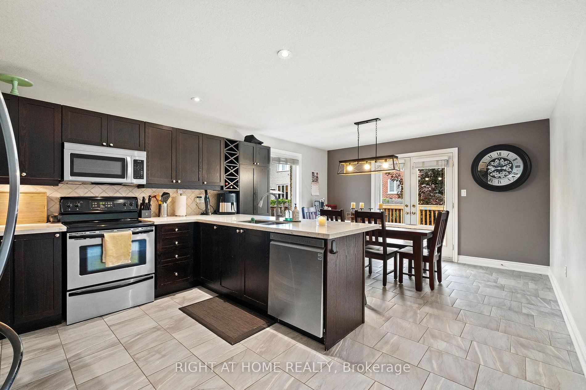 26 Empire Dr